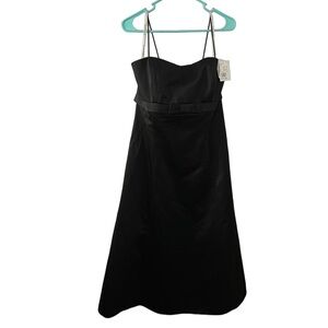 David’s Bridal Beautiful Black Dress. Simple straps, Classic Bow, Lined and Tule